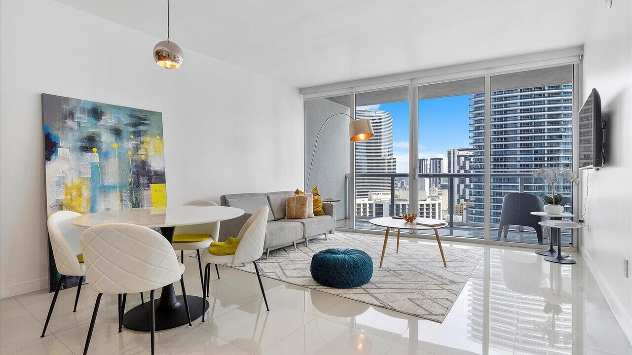 485 Brickell Ave in Miami, FL - Building Photo