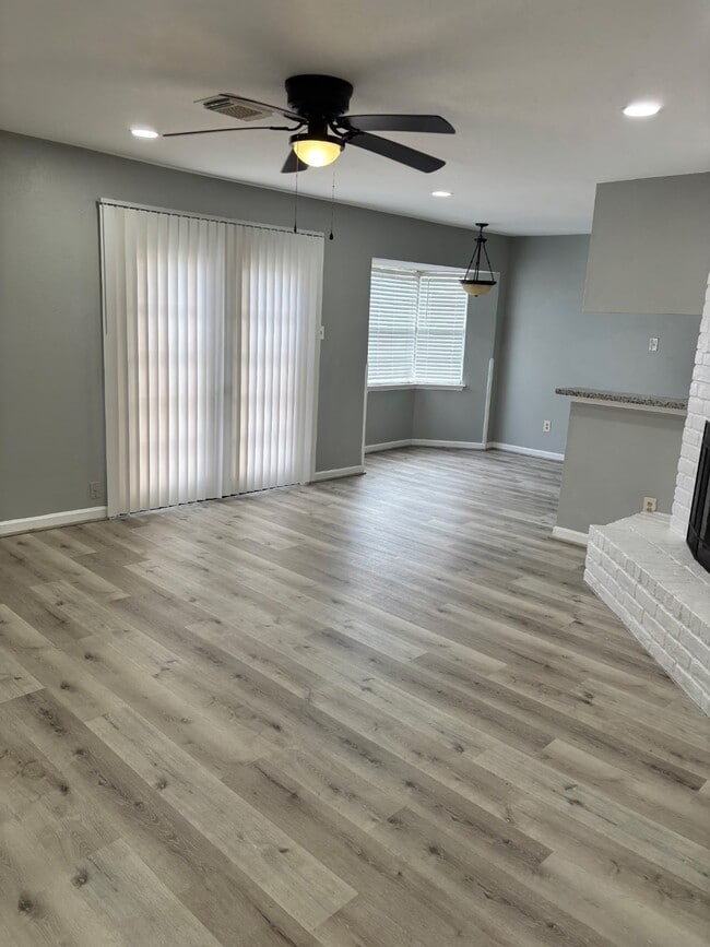 property at 815 Pebbleshire Dr