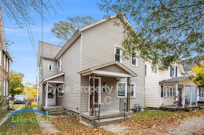 940 Mc Reynolds Ave NW in Grand Rapids, MI - Building Photo - Building Photo