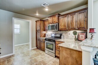 8905 SW 55th St-Unit -Unit B in Oklahoma City, OK - Foto de edificio - Building Photo