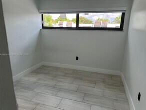 6526 Kendale Lakes Dr in Miami, FL - Building Photo - Building Photo