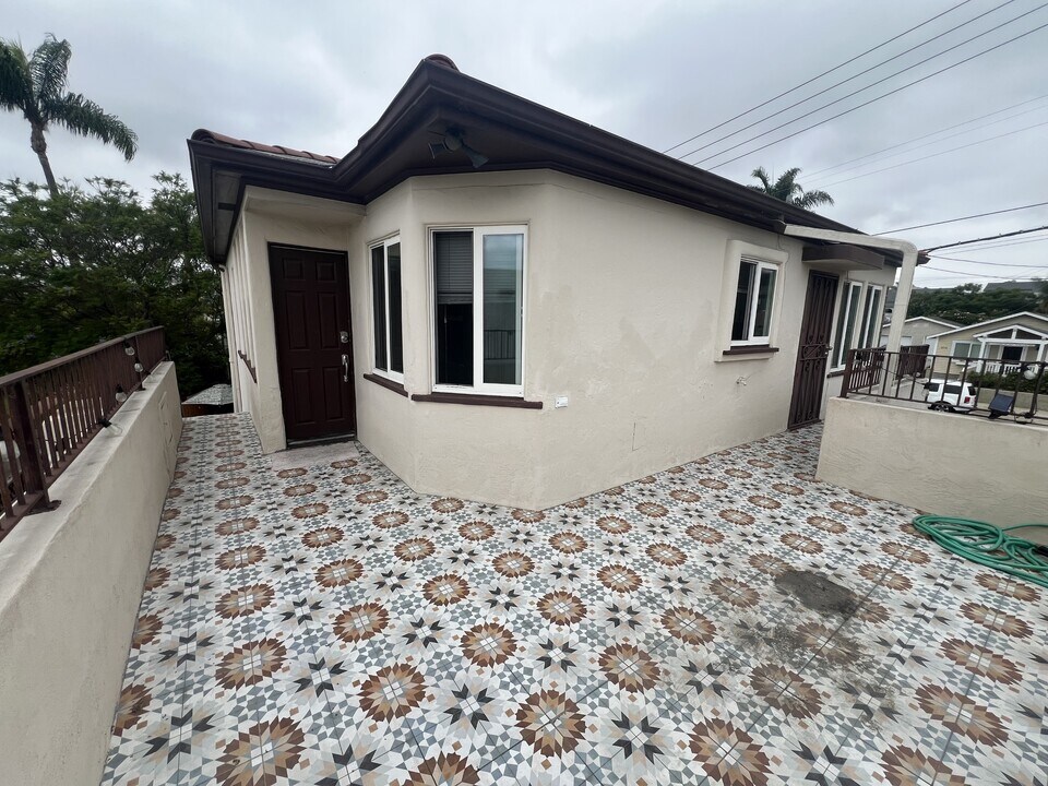 2221 Polk Ave in San Diego, CA - Building Photo