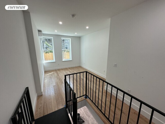 422 Himrod St in Brooklyn, NY - Building Photo - Building Photo
