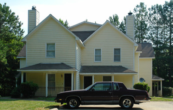 4504 Brockton Dr in Raleigh, NC - Foto de edificio - Building Photo