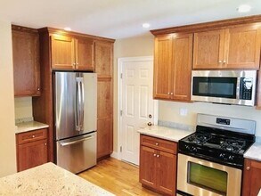 394 Weld St in Boston, MA - Building Photo - Building Photo