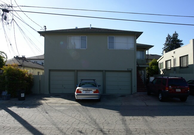 908 Fremont Pl in Menlo Park, CA - Foto de edificio - Building Photo