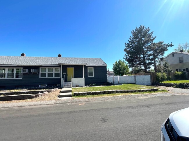 507 Endress St in Richland, WA - Building Photo - Building Photo