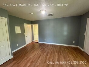 162-164 E Main St in Chicopee, MA - Building Photo - Building Photo