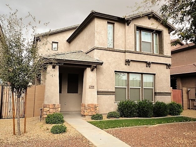 3458 E Orchid Ln