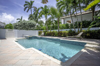 1003 Seagate Dr in Delray Beach, FL - Foto de edificio - Building Photo