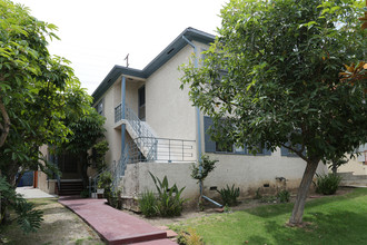 1621 Glendon Ave in Los Angeles, CA - Foto de edificio - Building Photo