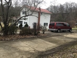 107 Old Homestead Ln in Armbrust, PA - Building Photo - Building Photo