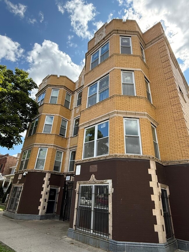 property at 5225 W Washington Blvd