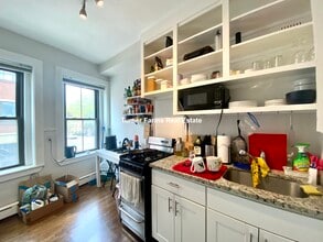 127 Willow St, Unit 114 in Cambridge, MA - Building Photo - Building Photo