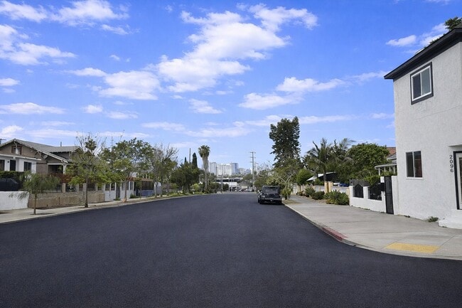 2096 Franklin Ave in San Diego, CA - Foto de edificio - Building Photo