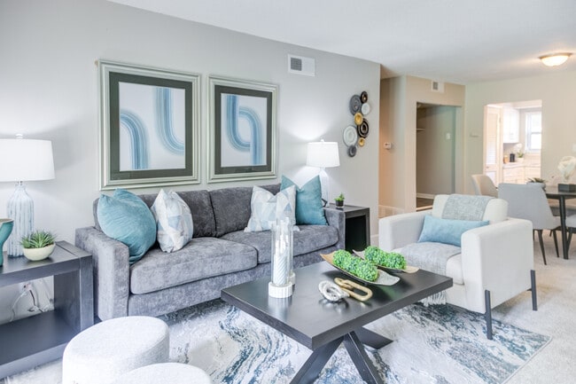 Thirty-One 32 Cypress in Hoover, AL - Foto de edificio - Building Photo