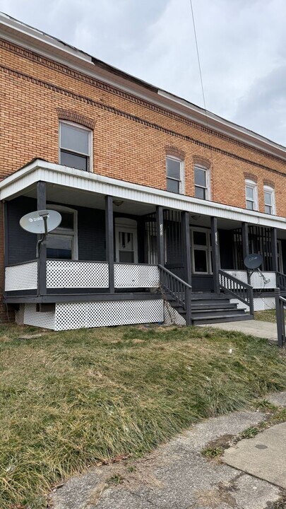 303 Phillips St in New Castle, PA - Building Photo