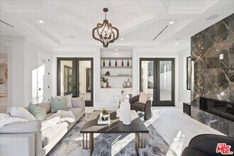 4351 Vanalden Ave in Los Angeles, CA - Building Photo - Building Photo