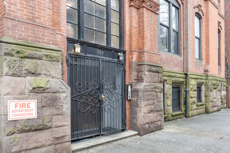 297 Montgomery St in Jersey City, NJ - Building Photo - Building Photo