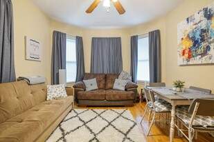 68 Calumet St, Unit #3 Apartamentos