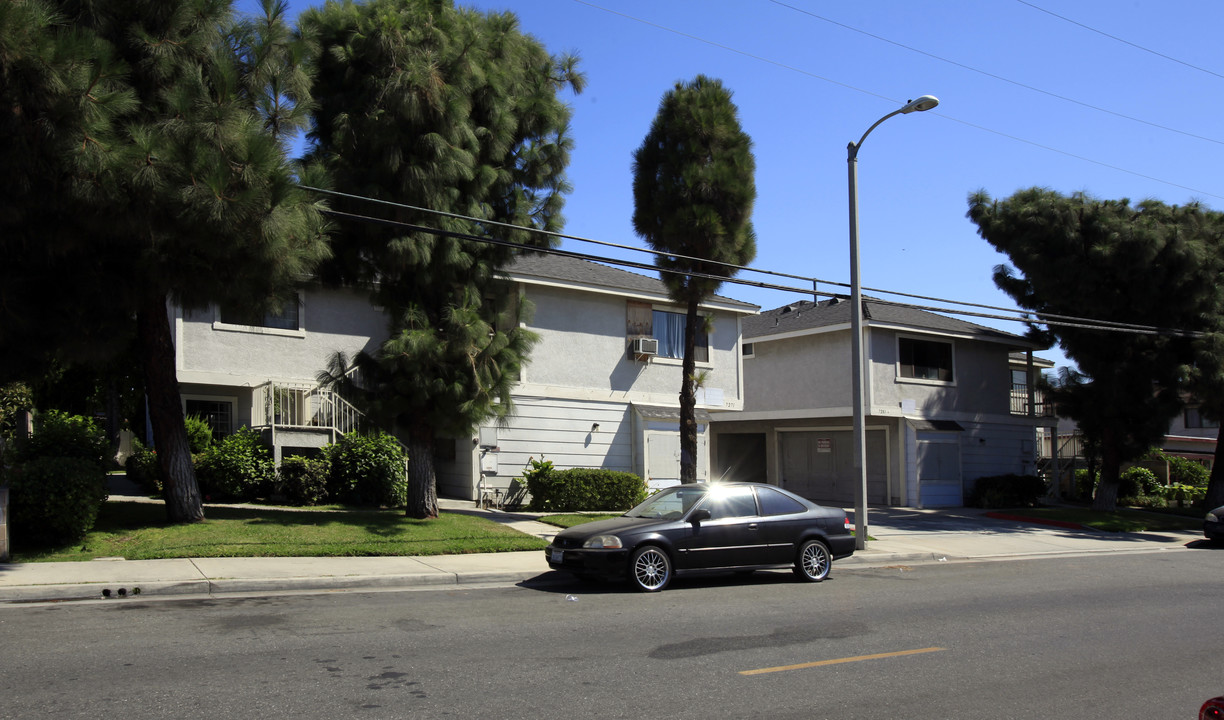 7271-7281 Wyoming St in Westminster, CA - Foto de edificio