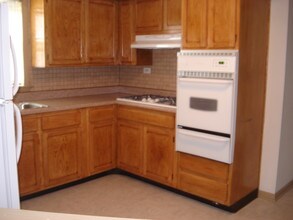 Greenfield Square Apartments in Des Plaines, IL - Building Photo - Building Photo