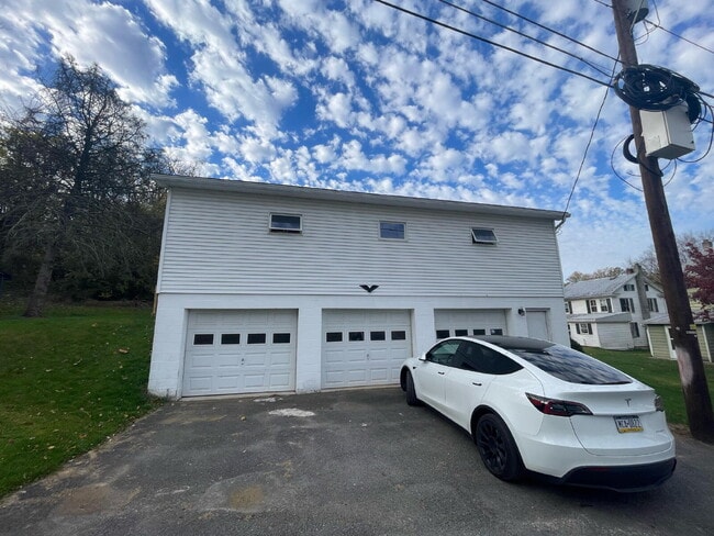 272 River Rd in Dalmatia, PA - Foto de edificio - Building Photo
