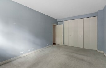 2300 N Commonwealth Ave in Chicago, IL - Building Photo - Building Photo