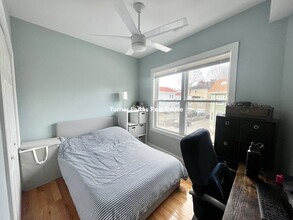 126 Cross St, Unit 4 in Somerville, MA - Building Photo - Building Photo