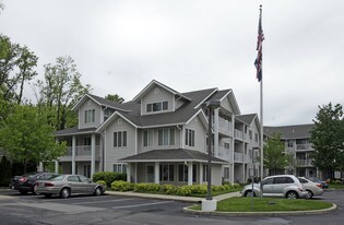 Solstice Senior Living at Fenton Apartamentos