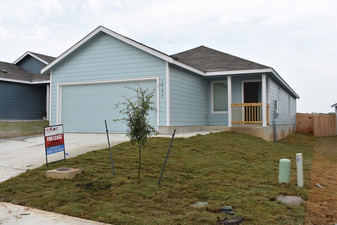 1526 Pile Trl in New Braunfels, TX - Building Photo