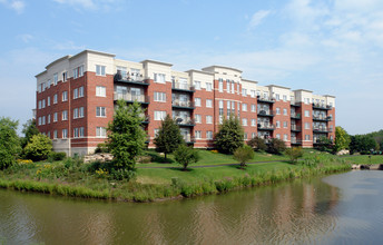 Delacourte Condominiums in Buffalo Grove, IL - Building Photo - Building Photo