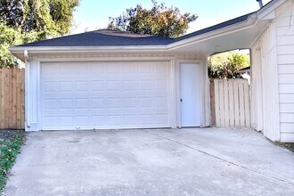 10723 Shawnbrook Dr in Houston, TX - Building Photo - Building Photo