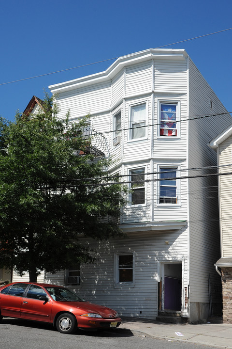 133 N 3rd St in Paterson, NJ - Building Photo