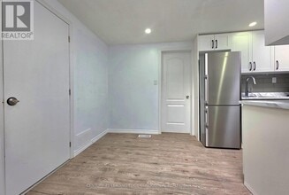 658 Dundas St W in Toronto, ON - Building Photo - Building Photo