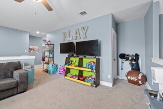 525 Compania Cove in Liberty Hill, TX - Building Photo - Building Photo