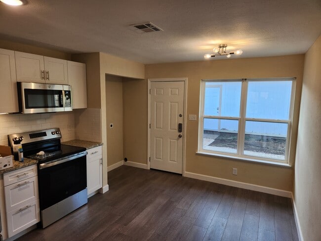 815 Sun Valley Dr, Unit 815 in Denton, TX - Foto de edificio - Building Photo