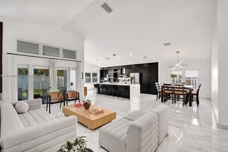 204 Cameron Dr in Weston, FL - Building Photo - Building Photo