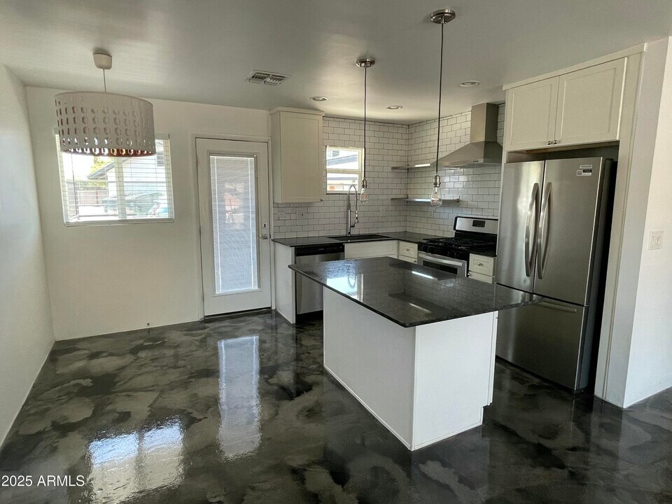 3416 N 37th St in Phoenix, AZ - Building Photo
