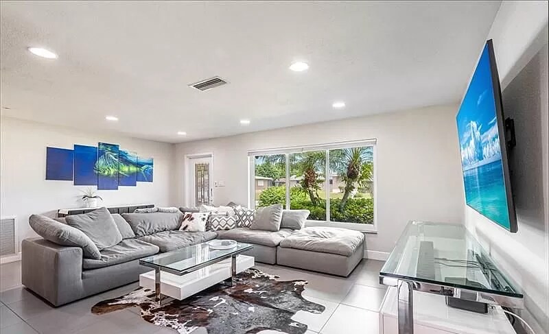 4811 NW 13th Ave in Pompano Beach, FL - Building Photo
