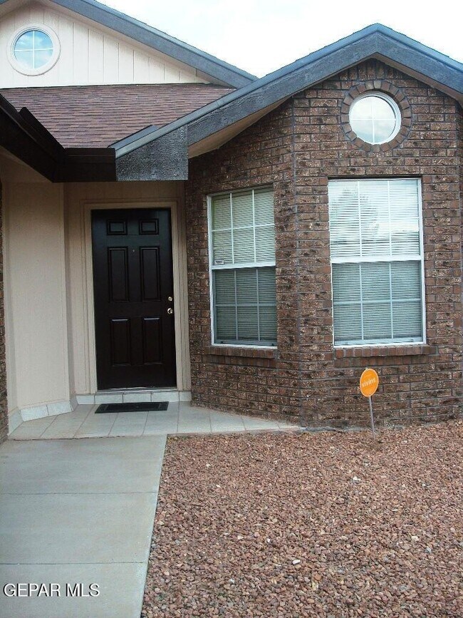 1445 Plaza Verde Dr in El Paso, TX - Building Photo - Building Photo