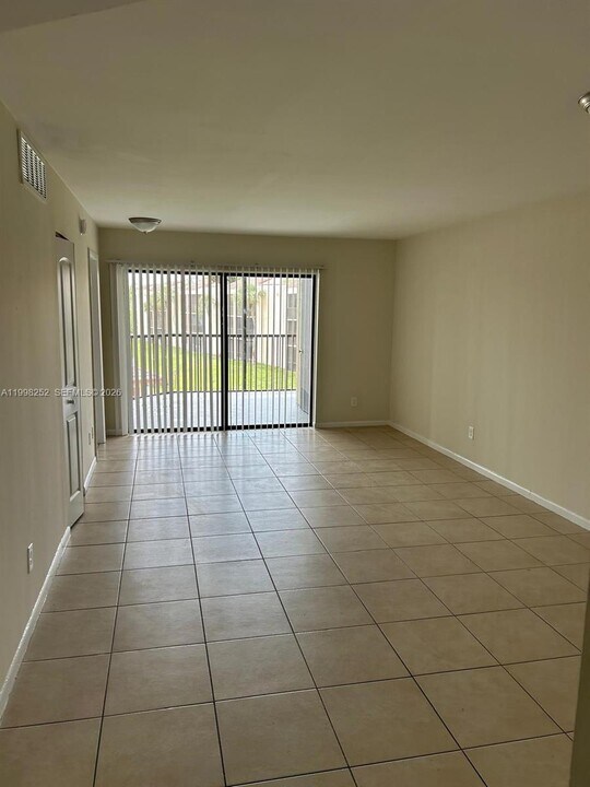 3396 Foxcroft Rd in Miramar, FL - Building Photo