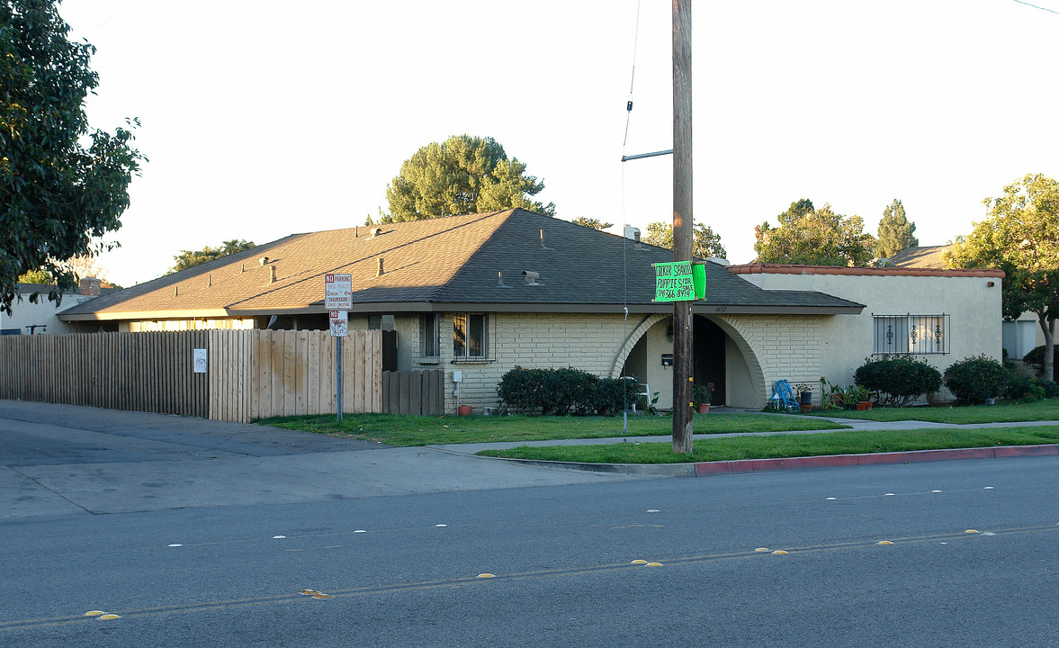 1652 W Orangewood Ave in Anaheim, CA - Building Photo