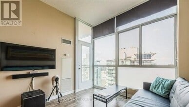 225 Webb Dr in Mississauga, ON - Building Photo - Building Photo