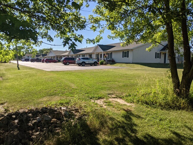 700 N Runkle St in Hanna City, IL - Foto de edificio - Building Photo