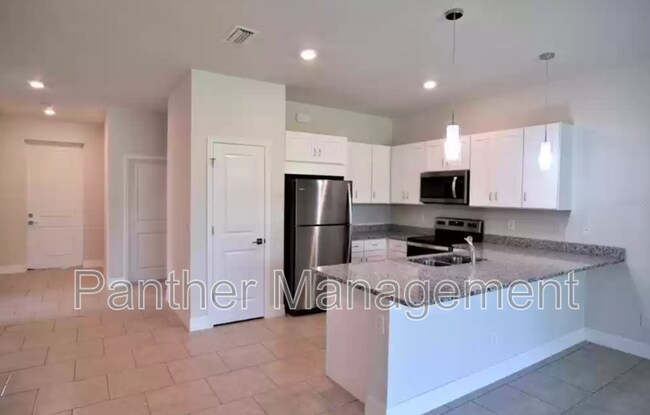 1012 San Cristobal Ave in Punta Gorda, FL - Foto de edificio - Building Photo