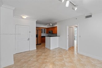 325 S Biscayne Blvd, Unit 1214 in Miami, FL - Building Photo - Building Photo