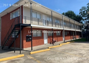 707 N Robertson St in Chalmette, LA - Building Photo