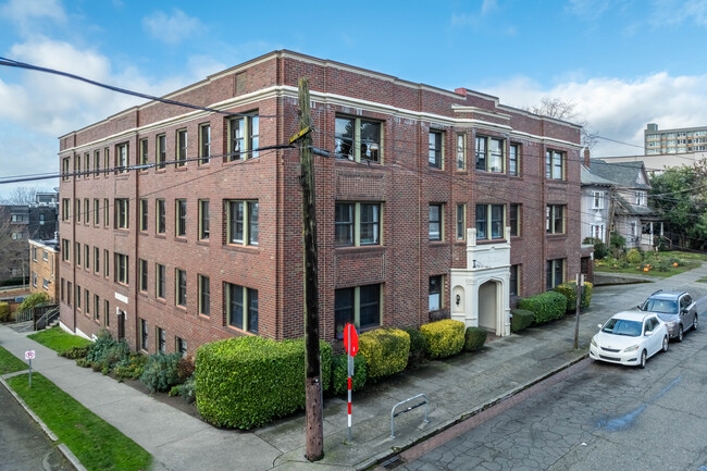 De Selm | Vintage Charm in the Heart of Capitol Hill