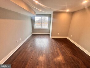 3255 Ridge Ave in Philadelphia, PA - Foto de edificio - Building Photo